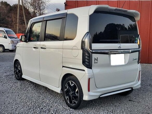2022 Honda N-BOX II Рестайлинг, белый, 677000 рублей - вид 8
