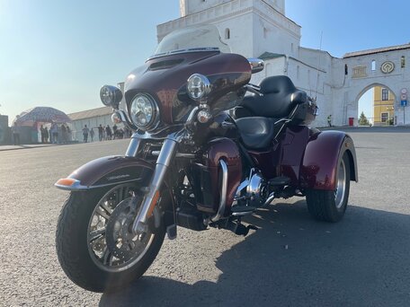 2014 Harley-Davidson Tri Glide, красный, 3500000 рублей, вид 3