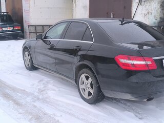 2012 Mercedes-Benz E-Класс 200 7G-Tronic IV (W212, S212, C207), чёрный, 1500000 рублей, вид 3