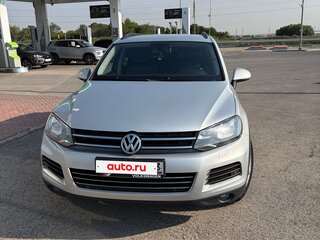 2013 Volkswagen Touareg II, серебристый, 2150000 рублей, вид 2