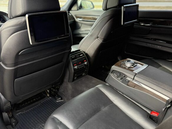 2015 BMW 7 серии Long 740Li xDrive V (F01/F02/F04) Рестайлинг, белый, 2700000 рублей - вид 18