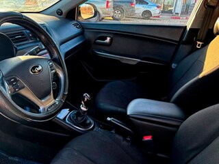 2016 Kia Rio III Рестайлинг, серебристый, 1100000 рублей, вид 4