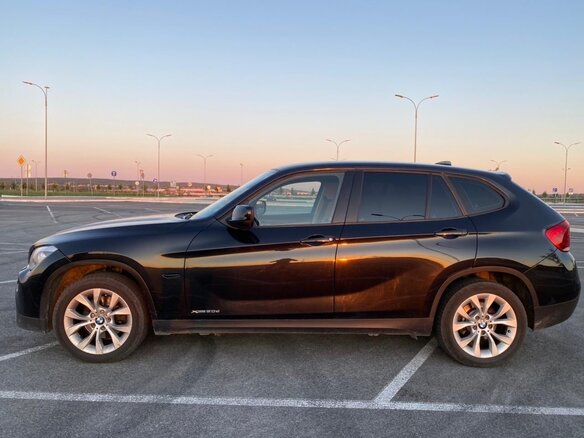 2011 BMW X1 20d I (E84), чёрный - вид 1
