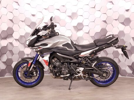 2015 Yamaha MT-09 Tracer (FJ-09), серебристый, 727000 рублей, вид 4