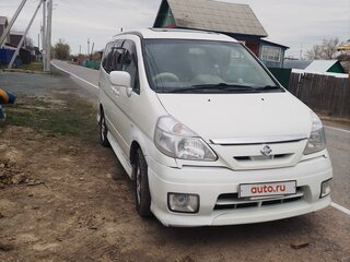 2002 Nissan Serena II (C24), белый, 950000 рублей, вид 2