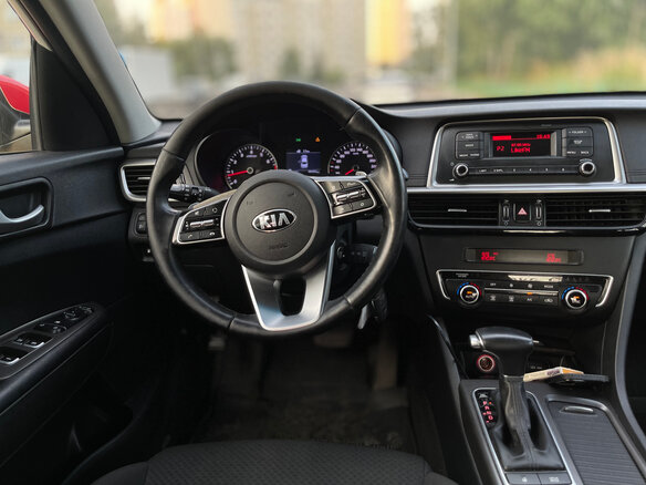 2019 Kia Optima IV Рестайлинг, белый, 1400000 рублей - вид 8