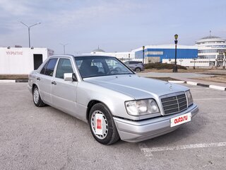 1994 Mercedes-Benz E-Класс 220 I (W124), серебристый, 380000 рублей, вид 2
