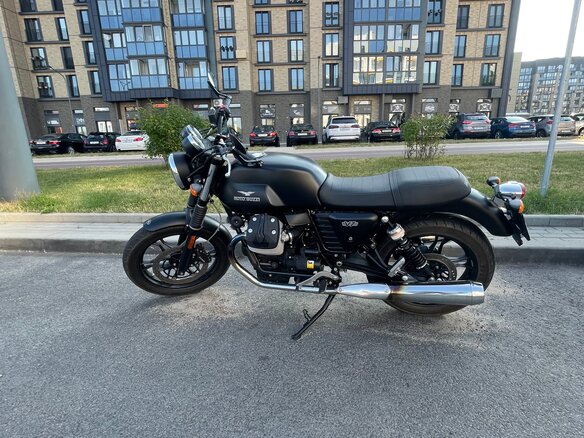2015 Moto Guzzi V 7, чёрный, 700000 рублей - вид 1