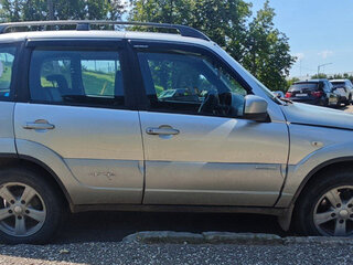 2013 Chevrolet Niva I Рестайлинг, серебристый, 295000 рублей, вид 3