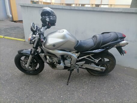 2004 Yamaha FZ6, серебристый, 360000 рублей, вид 3