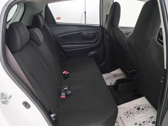 2017 Toyota Vitz III (XP130) Рестайлинг 2, белый, 879000 рублей - вид 20
