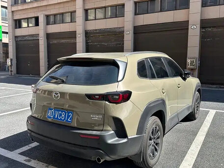 2023 Mazda CX-50, коричневый, 2342000 рублей, вид 3