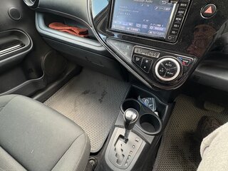 2018 Toyota Aqua I Рестайлинг 2, серебристый, 1370000 рублей, вид 3