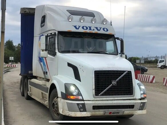 2003 Volvo VNL, белый, 2200000 рублей - вид 3