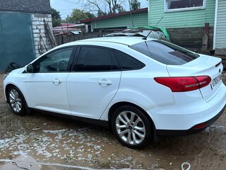 2016 Ford Focus III Рестайлинг, белый, 999999 рублей, вид 4