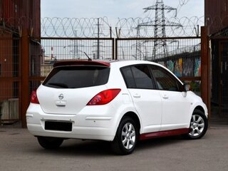 2013 Nissan Tiida I Рестайлинг, белый, 750000 рублей, вид 5