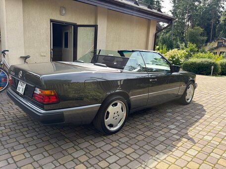1992 Mercedes-Benz E-Класс 320 5-speed I (W124), чёрный, 3399000 рублей, вид 4