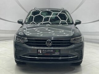2021 Volkswagen Tiguan II Рестайлинг, серый, 3385000 рублей, вид 2