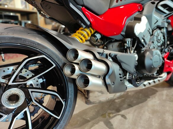 2025 Ducati Diavel V4, красный, 3600000 рублей - вид 7