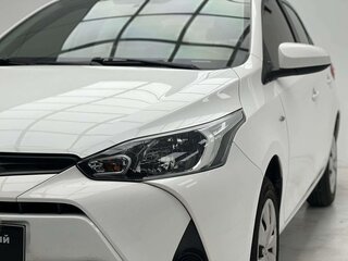 2022 Toyota Yaris IV, белый, 950000 рублей, вид 5