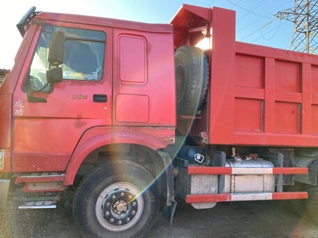 2008 Sinotruk Howo ZZ3327, красный, 2000000 рублей, вид 3