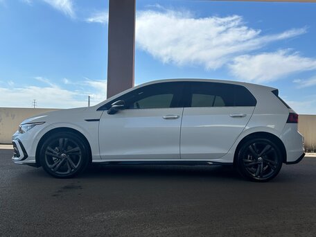 2022 Volkswagen Golf VIII, белый, 2330000 рублей, вид 2