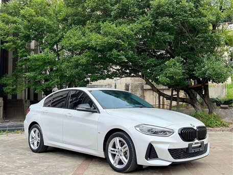 2023 BMW 1 серии 120i III (F52) Рестайлинг, белый, 1890000 рублей, вид 3