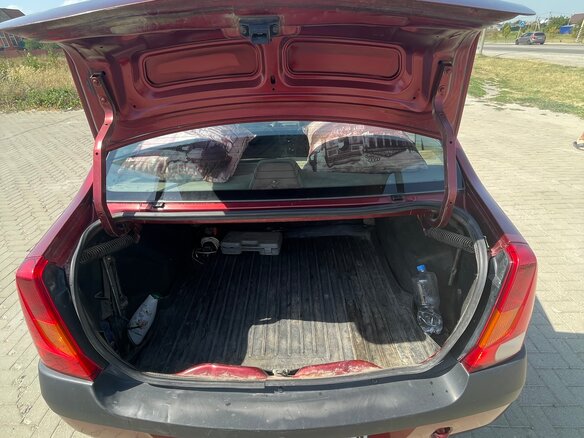 2009 Renault Logan I, красный, 380000 рублей - вид 5