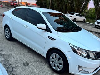 2013 Kia Rio III, белый, 680000 рублей, вид 2