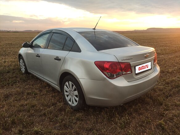 2010 Chevrolet Cruze I, серебристый, 540000 рублей - вид 3