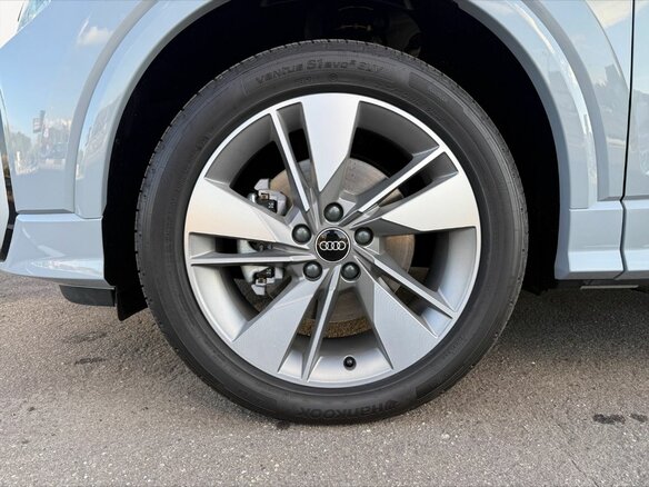 2026 Audi Q2 35 TFSI I Рестайлинг, серый - вид 7