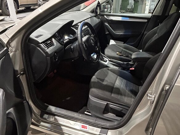 2013 Skoda Octavia III (A7), бежевый, 1250000 рублей - вид 8