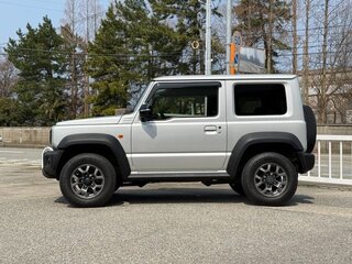 2023 Suzuki Jimny Sierra IV, серебристый, 1800000 рублей, вид 4