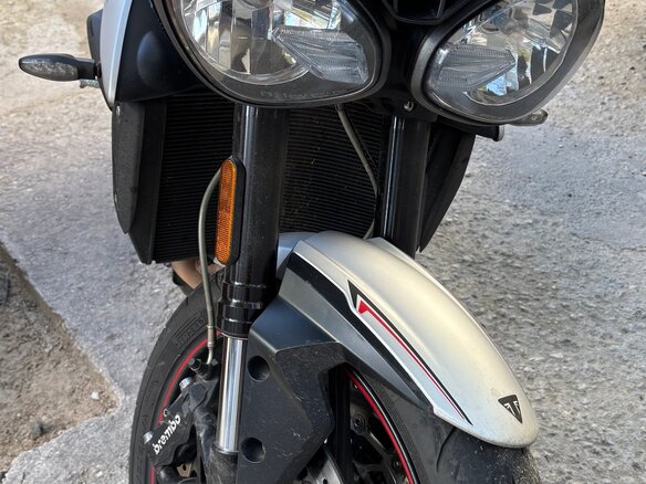 2018 Triumph Street Triple, серый, 700000 рублей - вид 3