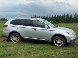 2020 Mitsubishi Outlander III Рестайлинг 3, серый, 2200000 рублей, вид 3