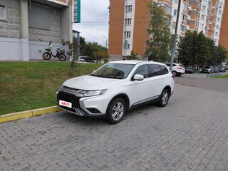 2018 Mitsubishi Outlander III Рестайлинг 3, белый, 2200000 рублей, вид 2