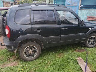 2011 Chevrolet Niva I Рестайлинг, чёрный, 360000 рублей, вид 3