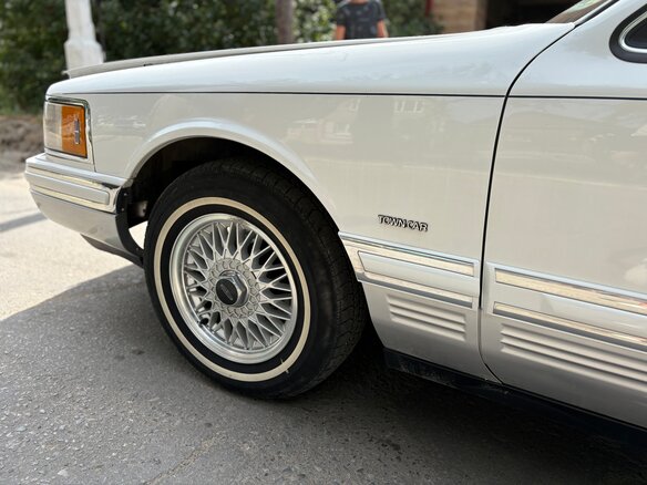 1992 Lincoln Town Car II, белый, 2250000 рублей - вид 17