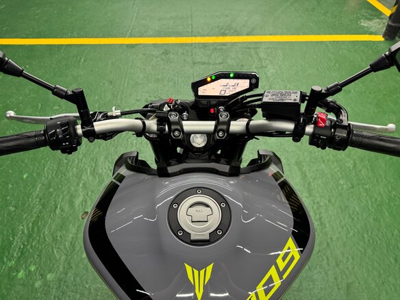 2018 Yamaha MT-09 (FZ-09), серый, 875000 рублей - вид 11
