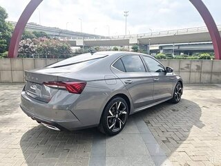 2022 Skoda Octavia IV (A8), серый, 2400000 рублей, вид 4