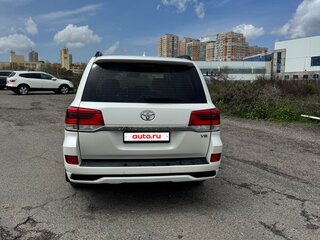 2016 Toyota Land Cruiser 200 Series Рестайлинг 2, белый, 5300000 рублей, вид 5