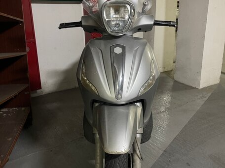 2015 Piaggio Beverly, серебристый, 300000 рублей, вид 1