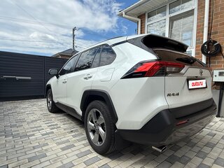 2021 Toyota RAV4 V (XA50), белый, 3915000 рублей, вид 4