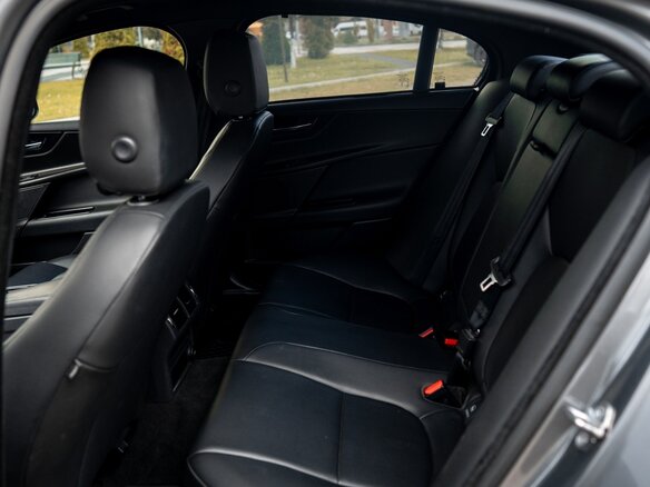 2016 Jaguar XE EcoBoost I, серый, 1399000 рублей - вид 12