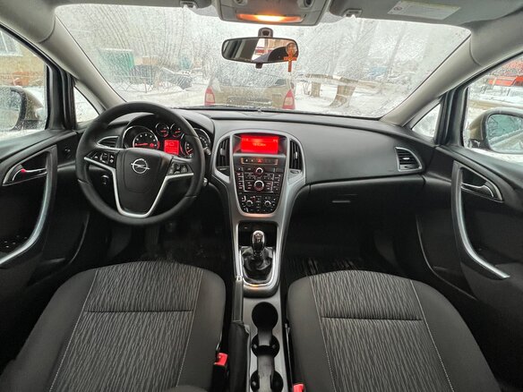 2013 Opel Astra J Рестайлинг, бежевый, 900000 рублей - вид 9