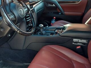 2017 Lexus LX 450d III Рестайлинг 2, серебристый, 6499999 рублей, вид 5