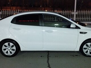 2015 Kia Rio III Рестайлинг, белый, 1190000 рублей, вид 4