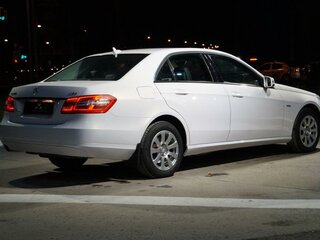 2011 Mercedes-Benz E-Класс 200 7G-Tronic IV (W212, S212, C207), белый, 1890000 рублей, вид 3