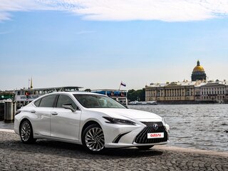 2021 Lexus ES 300h VII Рестайлинг, белый, 5150000 рублей, вид 3