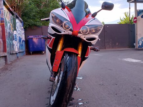 2006 Yamaha YZF-R1, красный, 650000 рублей, вид 4